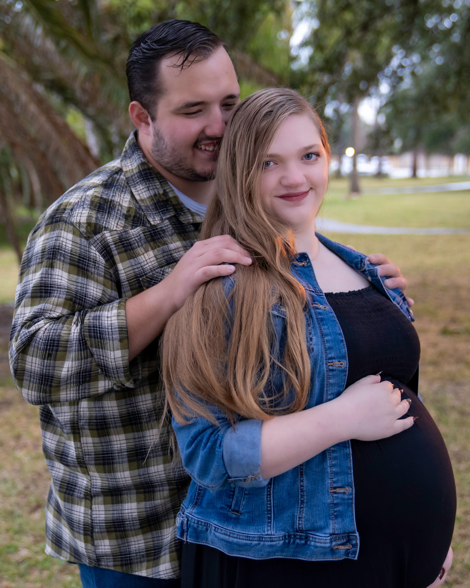 pregnant couple portrait