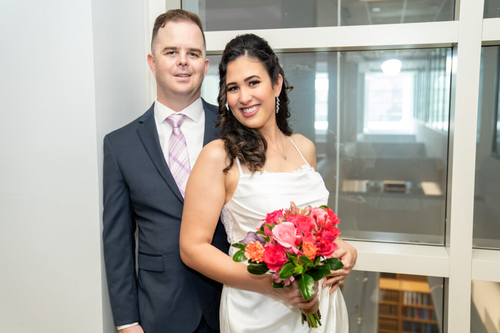 bride-and-groom-portriat-in-courthouse